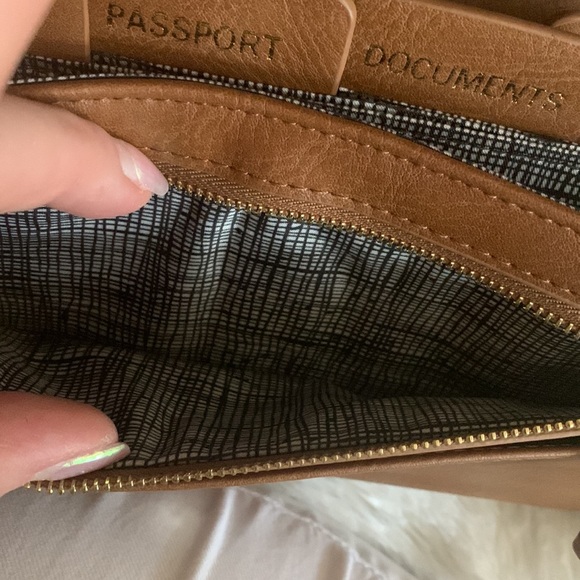 Tan travelling purse - Picture 4 of 4